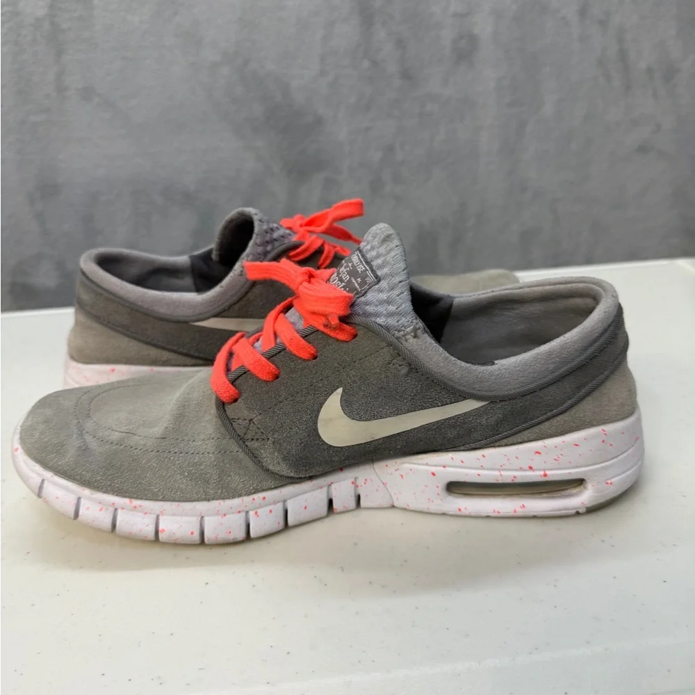 Mens Nike SB Stefan Janoski Max Wolf Grey and White Sneakers Size 8.5